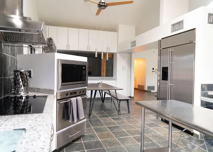 Close To Golf Nightlife And Hiking Game Holiday home