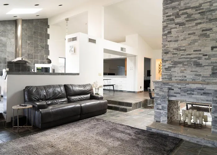 Close To Golf Nightlife And Hiking Game Holiday home