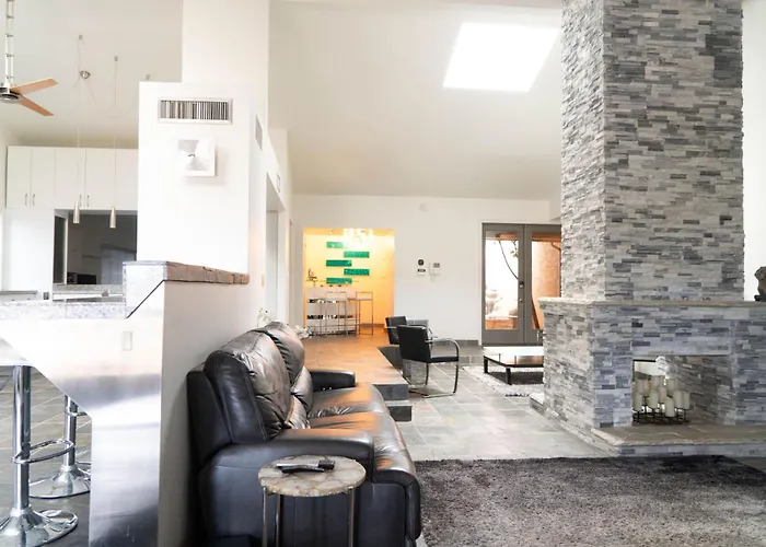 Close To Golf Nightlife And Hiking Game Holiday home *